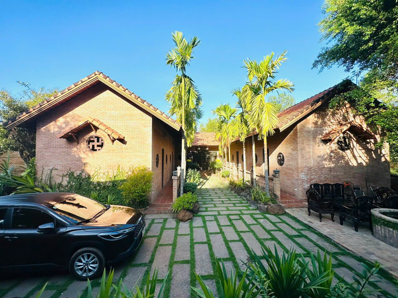 Nam nghệ sĩ rao bán biệt phủ 1.600 m2, giảm giá 50%, vợ nhắc: “Xong việc, tôi cạo đầu ông”- Ảnh 3. Nam nghệ sĩ rao bán biệt phủ 1.600 m2, giảm giá 50%, vợ nhắc: “Xong việc, tôi cạo đầu ông”- Ảnh 3.