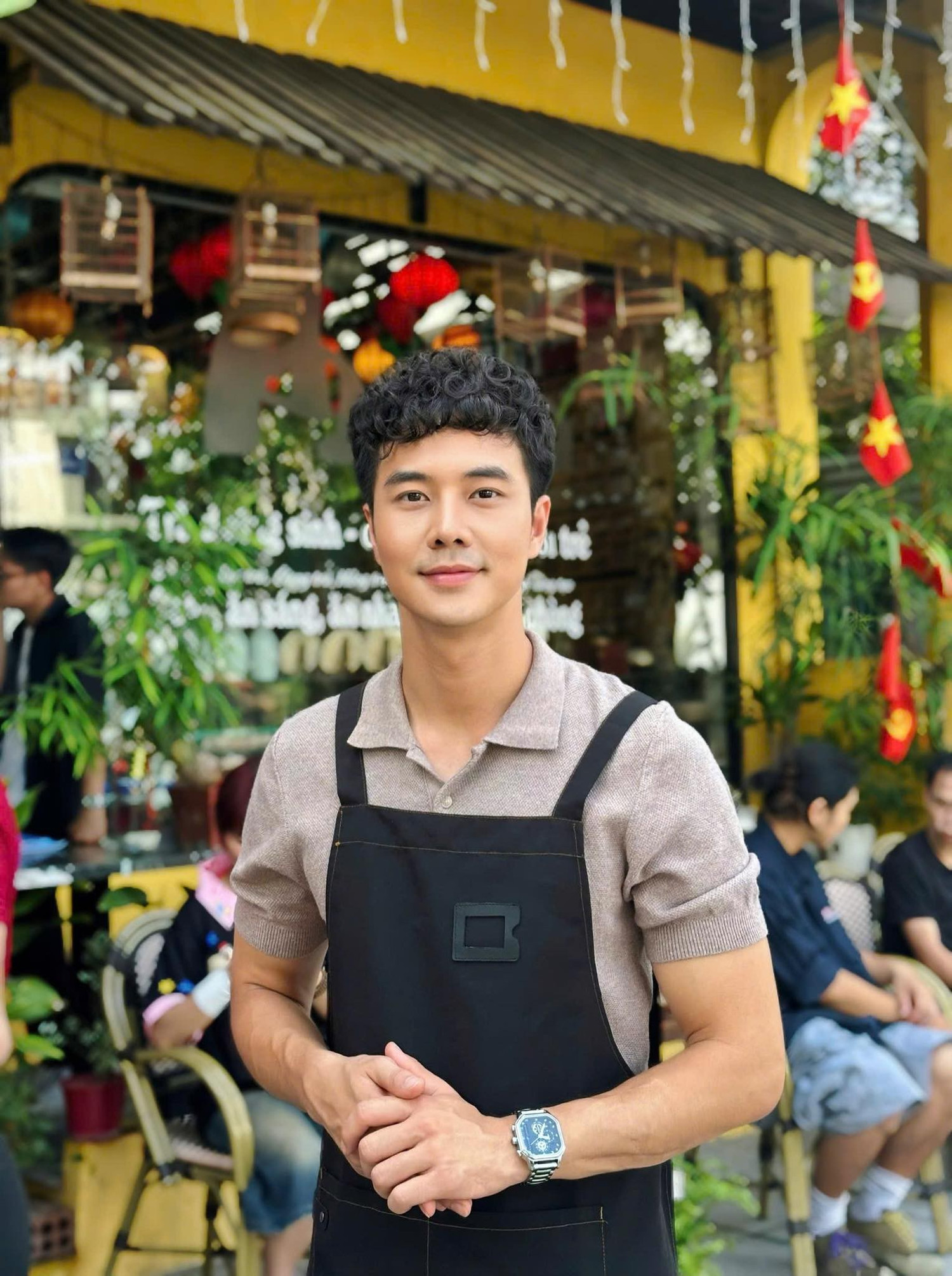 Sao nam đóng cùng lúc 2 phim Việt giờ vàng hot nhất hiện tại, đổi mỗi kiểu tóc mà nhìn như người khác- Ảnh 3. Sao nam đóng cùng lúc 2 phim Việt giờ vàng hot nhất hiện tại, đổi mỗi kiểu tóc mà nhìn như người khác- Ảnh 3.