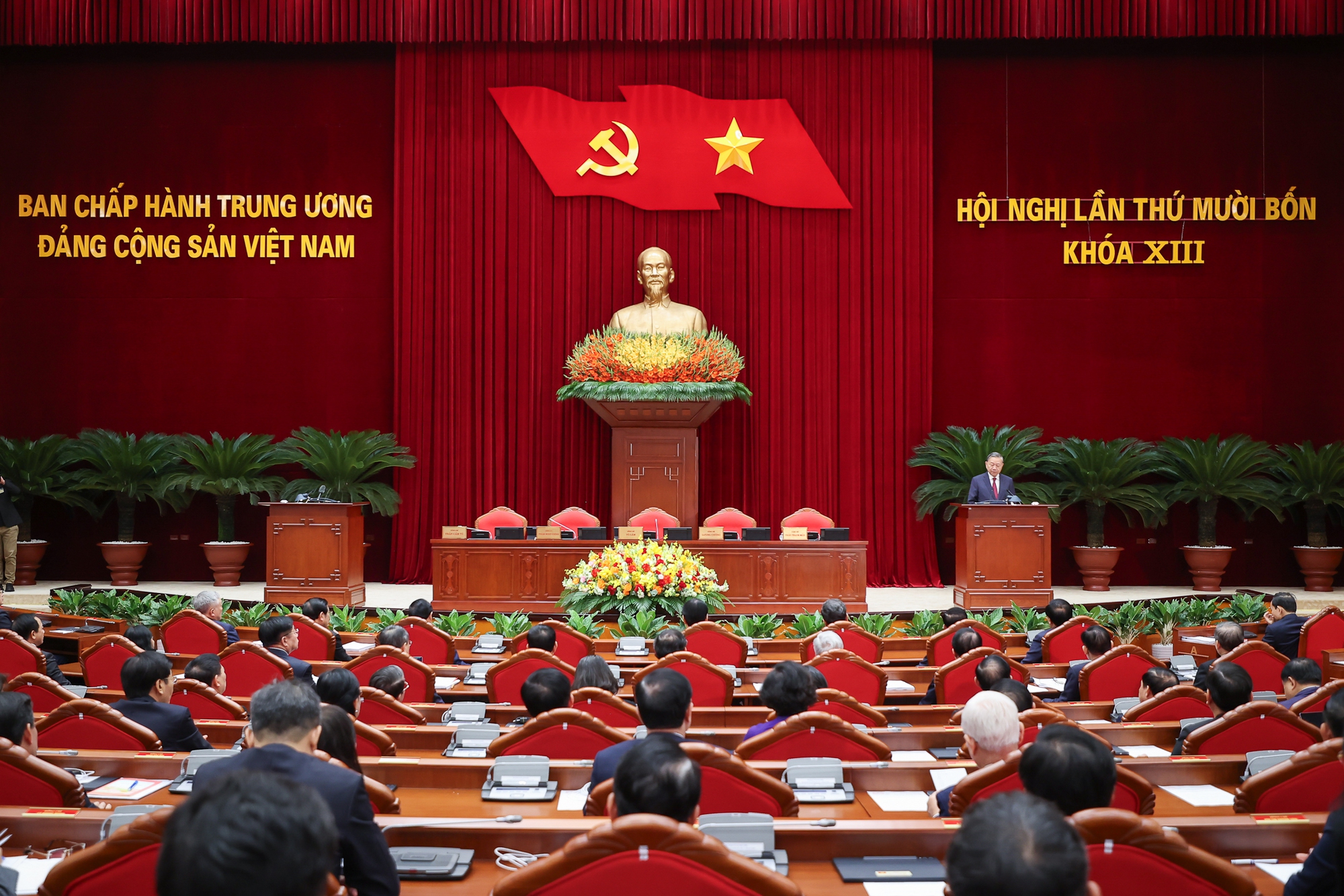 TRUNG ƯƠNG THỐNG NHẤT NHÂN SỰ GIỚI THIỆU THAM GIA BỘ CHÍNH TRỊ, BAN BÍ THƯ KHÓA XIV- Ảnh 3.