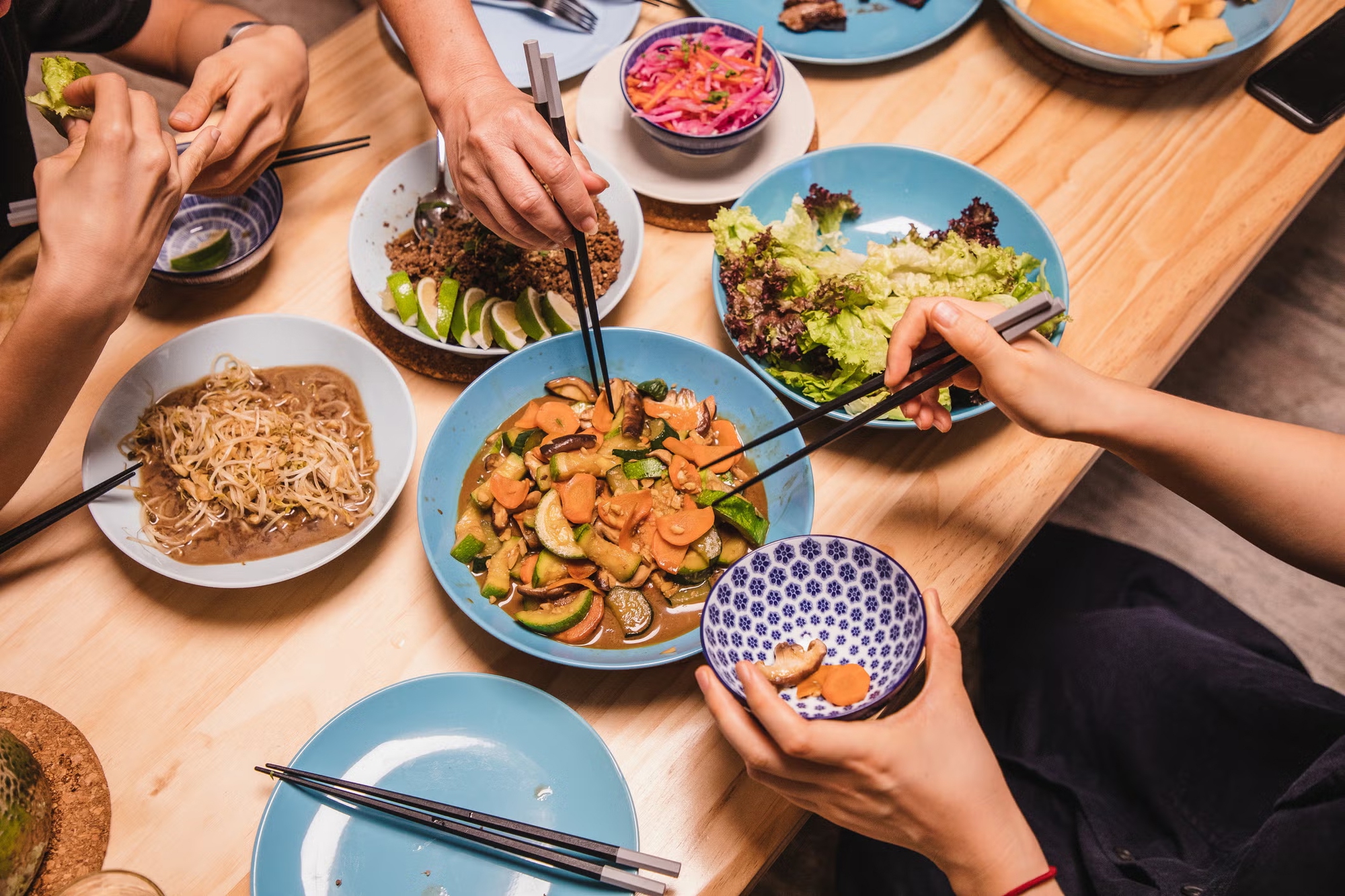 Bữa tối quyết định tuổi thọ 1 người: Có 3 kiểu ăn tối rút ngắn tuổi thọ nhiều người vẫn mắc hàng ngày, bác sĩ lên tiếng cảnh báo!- Ảnh 2.