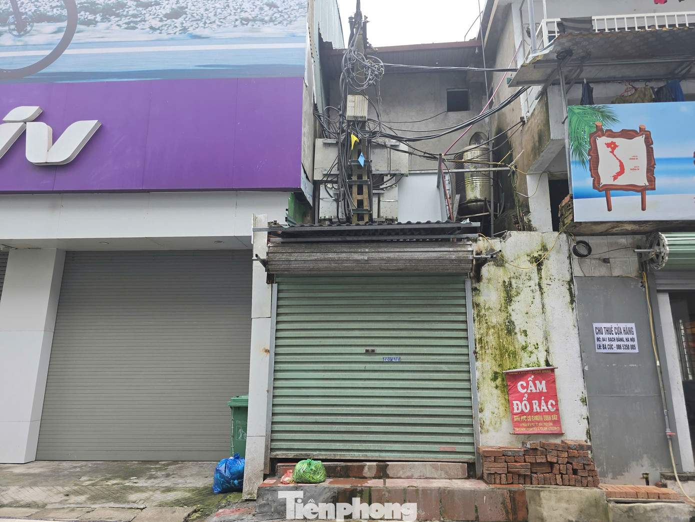 Kỳ lạ nhà 'ôm' cột điện tại phường trung tâm Thủ đô- Ảnh 8.