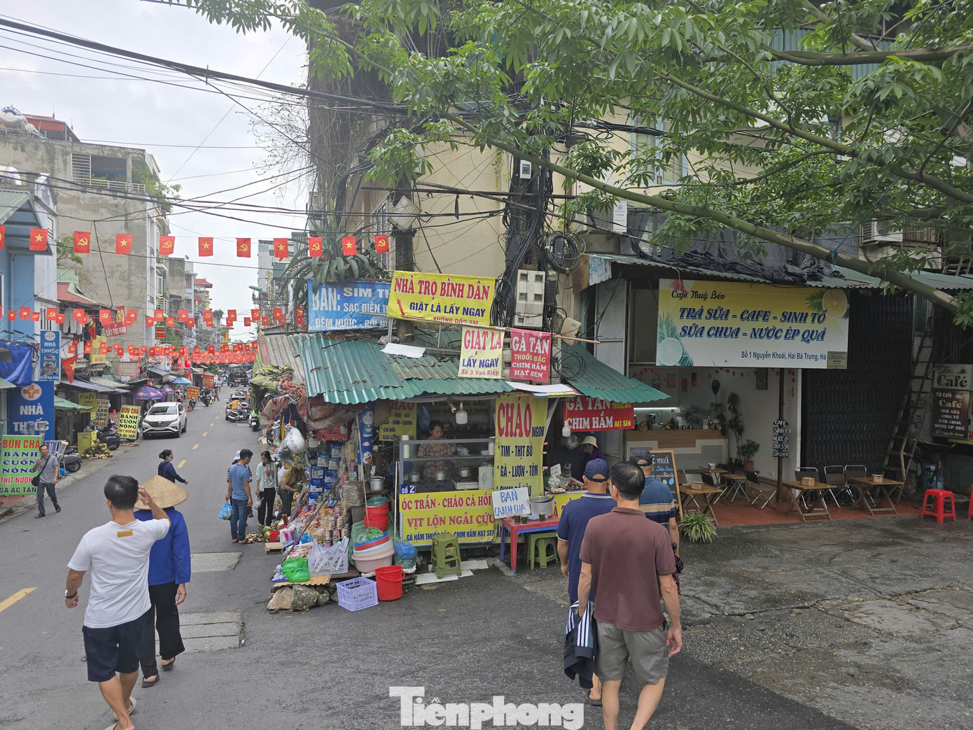 Kỳ lạ nhà 'ôm' cột điện tại phường trung tâm Thủ đô- Ảnh 12.