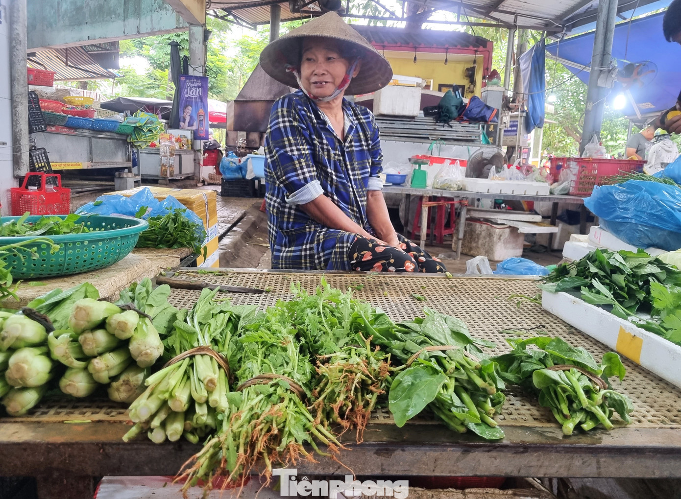 'Mấy hôm nay mua rau đắt hơn cá thịt'- Ảnh 3.