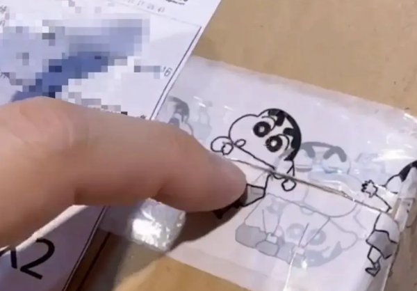 Chủ tiệm gửi vòng ngọc 258 triệu đồng qua đường chuyển phát nhanh, 2 ngày sau khách chỉ nhận được vỏ hộp, công ty vận chuyển tuyên bố: "Chỉ bồi thường 2,9 triệu"- Ảnh 2. Chủ tiệm gửi vòng ngọc 258 triệu đồng qua đường chuyển phát nhanh, 2 ngày sau khách chỉ nhận được vỏ hộp, công ty vận chuyển tuyên bố: "Chỉ bồi thường 2,9 triệu"- Ảnh 2.