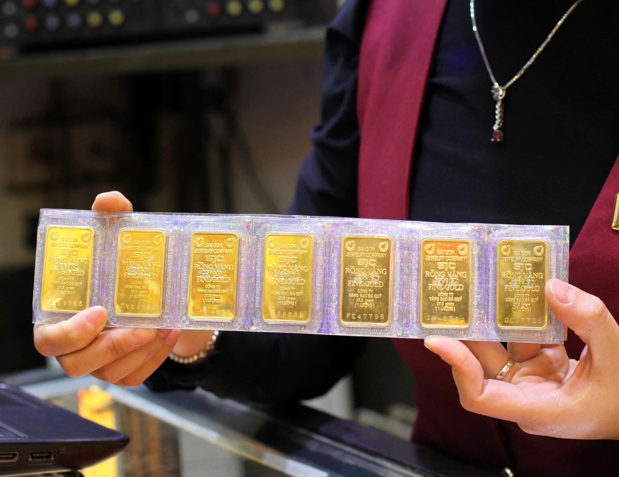 Chính phủ yêu cầu quản lý hiệu quả thị trường vàng, chứng khoán, trái phiếu- Ảnh 1. Chính phủ yêu cầu quản lý hiệu quả thị trường vàng, chứng khoán, trái phiếu- Ảnh 1.