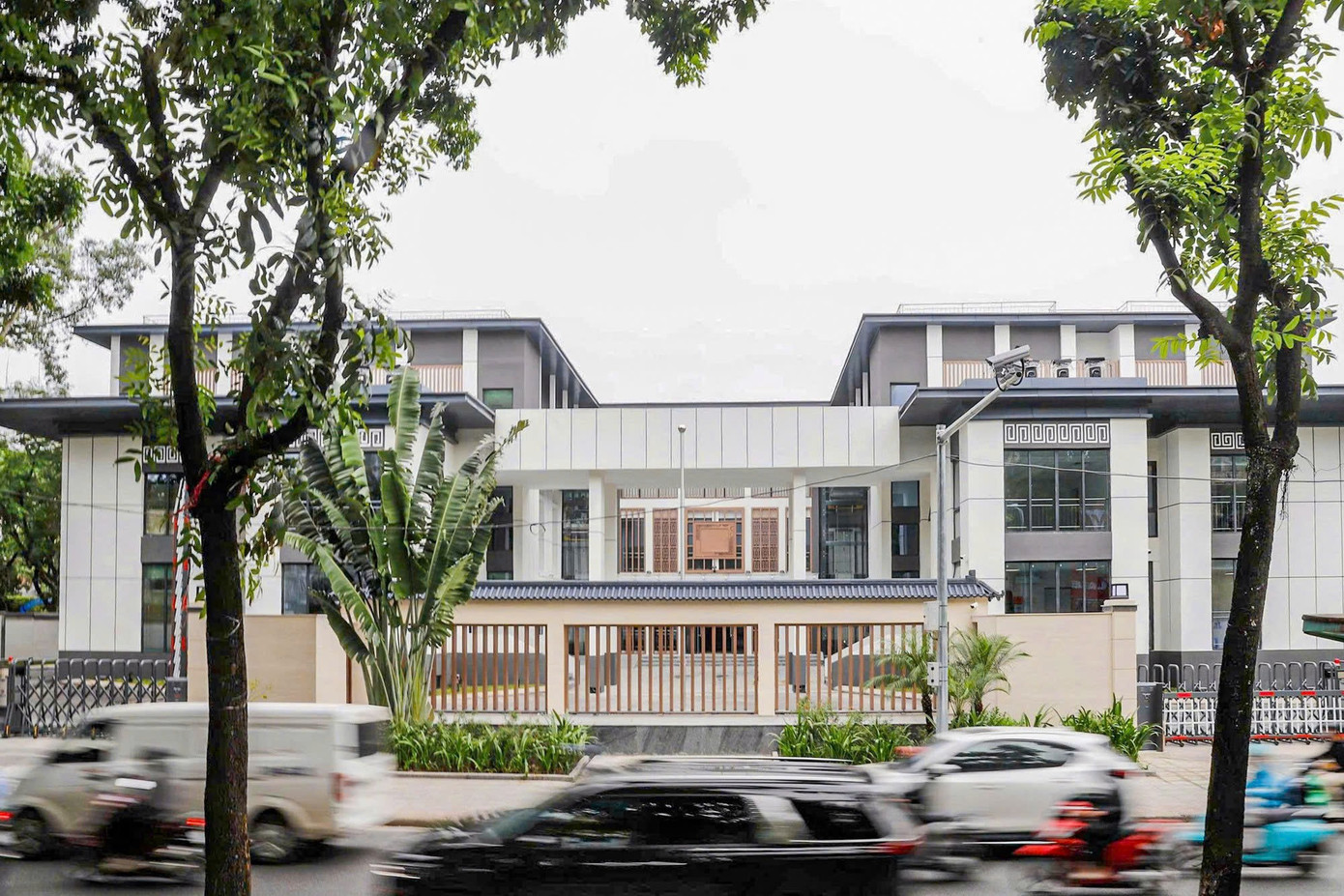 Từ 'ngôi nhà hoang', khu nhà 300 Kim Mã lột xác lung linh giữa Hà Nội- Ảnh 2.