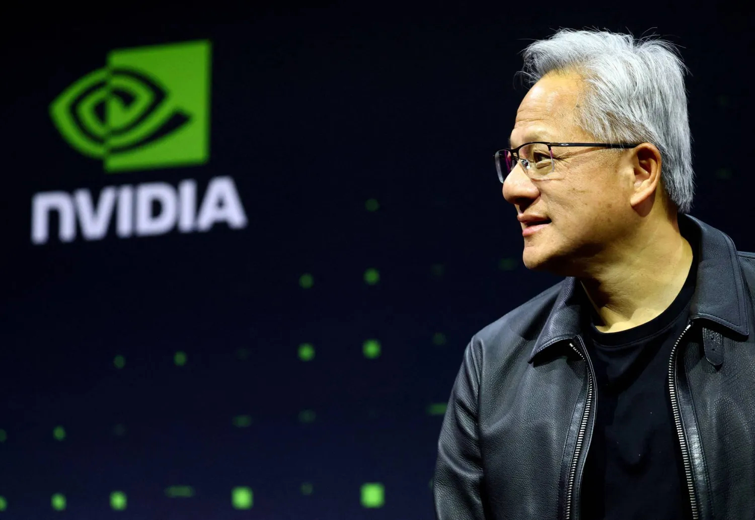CEO NVIDIA: Đi sau Mỹ chỉ “vài nano giây”, Trung Quốc sắp thắng trong cuộc đua AI- Ảnh 1.