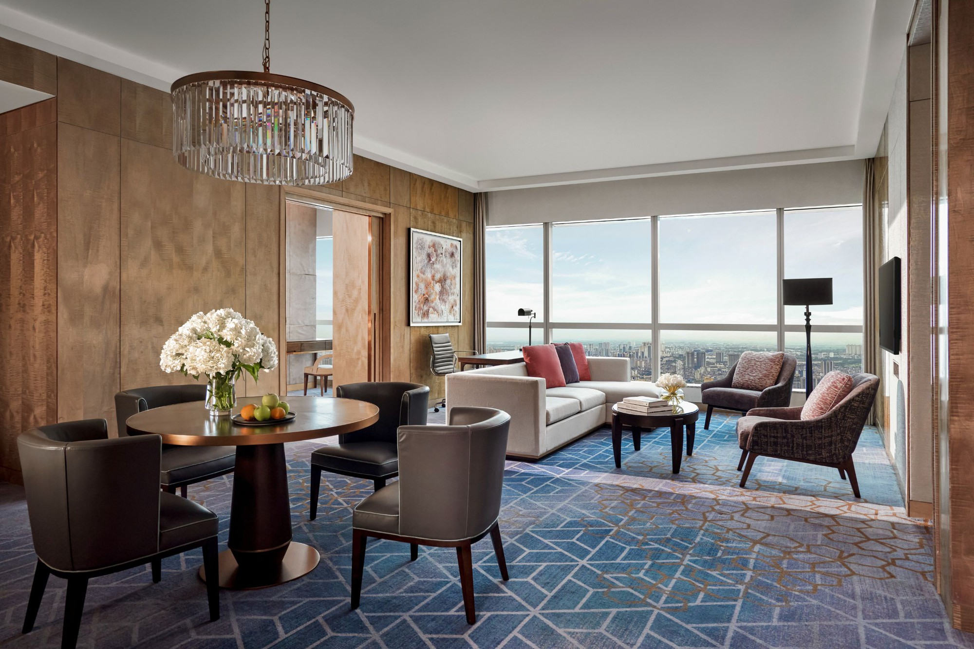 G-Dragon ở phòng 65 triệu/đêm tại Hà Nội, xịn đến mức chấp nhận đi 40km đến concert?- Ảnh 9. G-Dragon ở phòng 65 triệu/đêm tại Hà Nội, xịn đến mức chấp nhận đi 40km đến concert?- Ảnh 9.