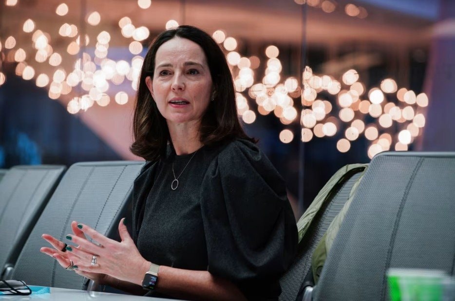 OpenAI dính bê bối 'vạ miệng' xin chính phủ bảo lãnh khoản nợ 1,4 nghìn tỷ USD khi đang thua lỗ, CEO Sam Altman phải lên tiếng- Ảnh 2.