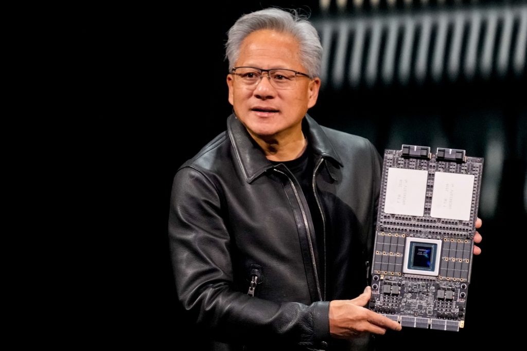 CEO NVIDIA: Đi sau Mỹ chỉ “vài nano giây”, Trung Quốc sắp thắng trong cuộc đua AI- Ảnh 2.