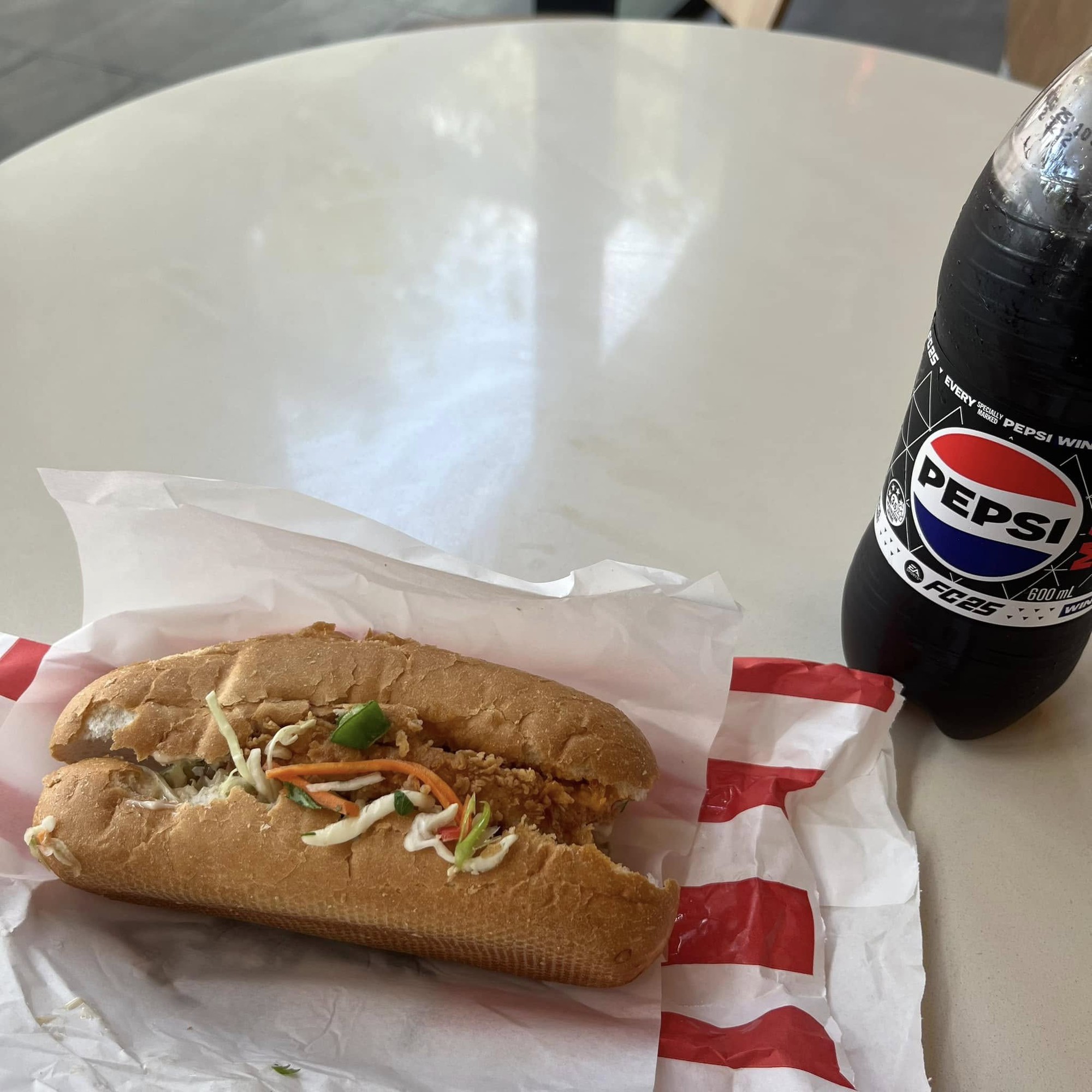 KFC chính thức đưa món bánh mì vào menu- Ảnh 3. KFC chính thức đưa món bánh mì vào menu- Ảnh 3.
