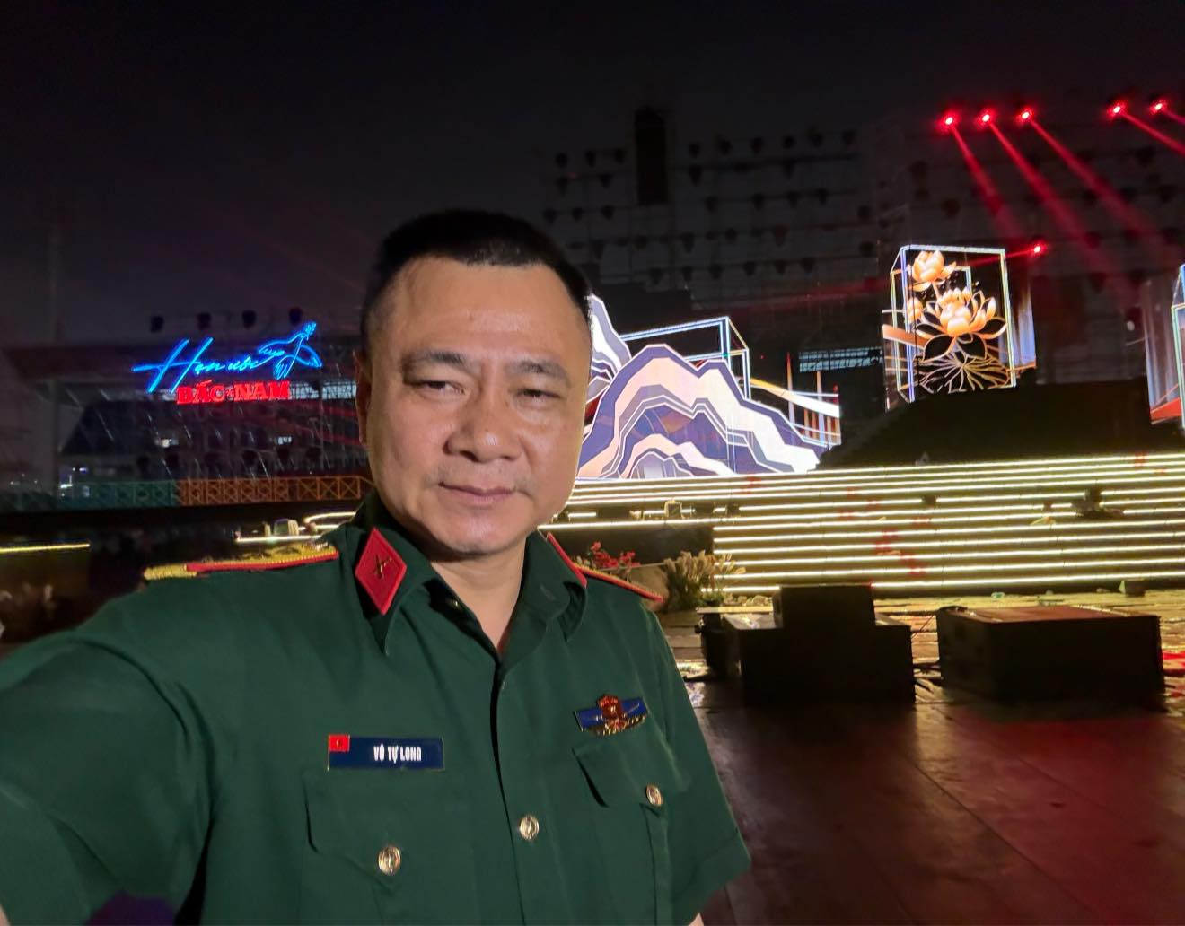 Đại tá, Giám đốc Nhà hát Chèo thương vợ hai kém 12 tuổi thiệt thòi, phải “chịu đựng” chồng- Ảnh 2. Đại tá, Giám đốc Nhà hát Chèo thương vợ hai kém 12 tuổi thiệt thòi, phải “chịu đựng” chồng- Ảnh 2.