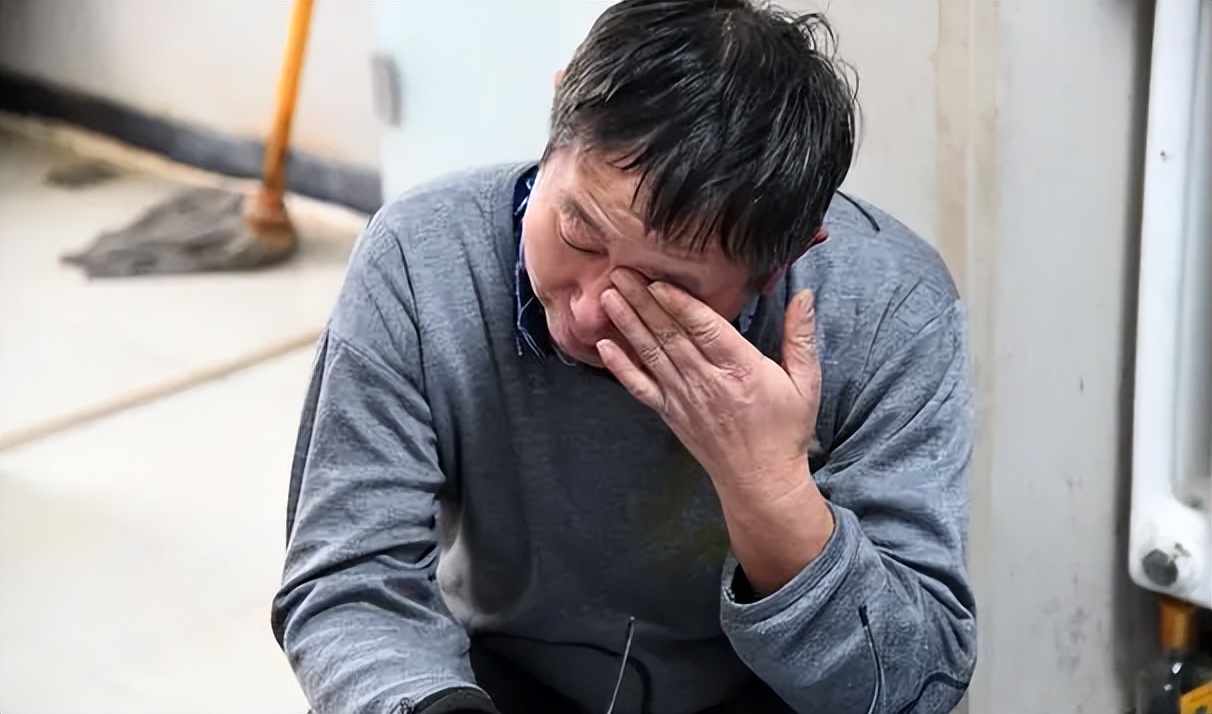 Bỏ hơn 1,5 tỷ đồng để “chạy” suất vào đại học cho con trai, sau 2 năm học, người đàn ông được giảng viên khuyên: “Hãy báo cảnh sát”- Ảnh 2.