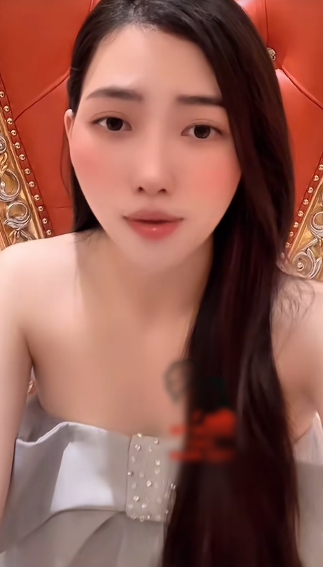 "Ngân Collagen lì đòn?"- Ảnh 2.