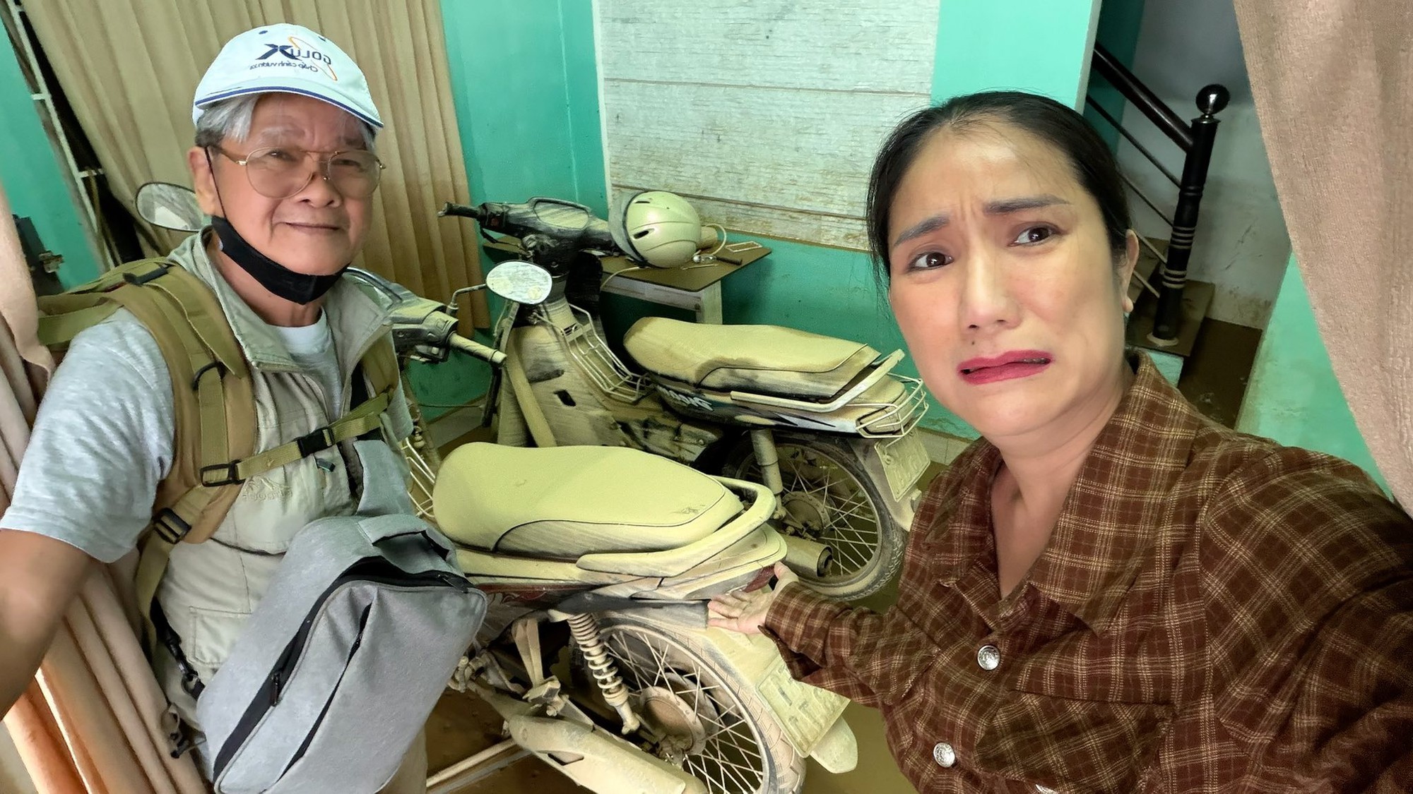 Hãi hùng cảnh tượng nhà sao Vbiz tan hoang, đầy bùn đất sau khi cơn bão 13 càn quét qua- Ảnh 1. Hãi hùng cảnh tượng nhà sao Vbiz tan hoang, đầy bùn đất sau khi cơn bão 13 càn quét qua- Ảnh 1.