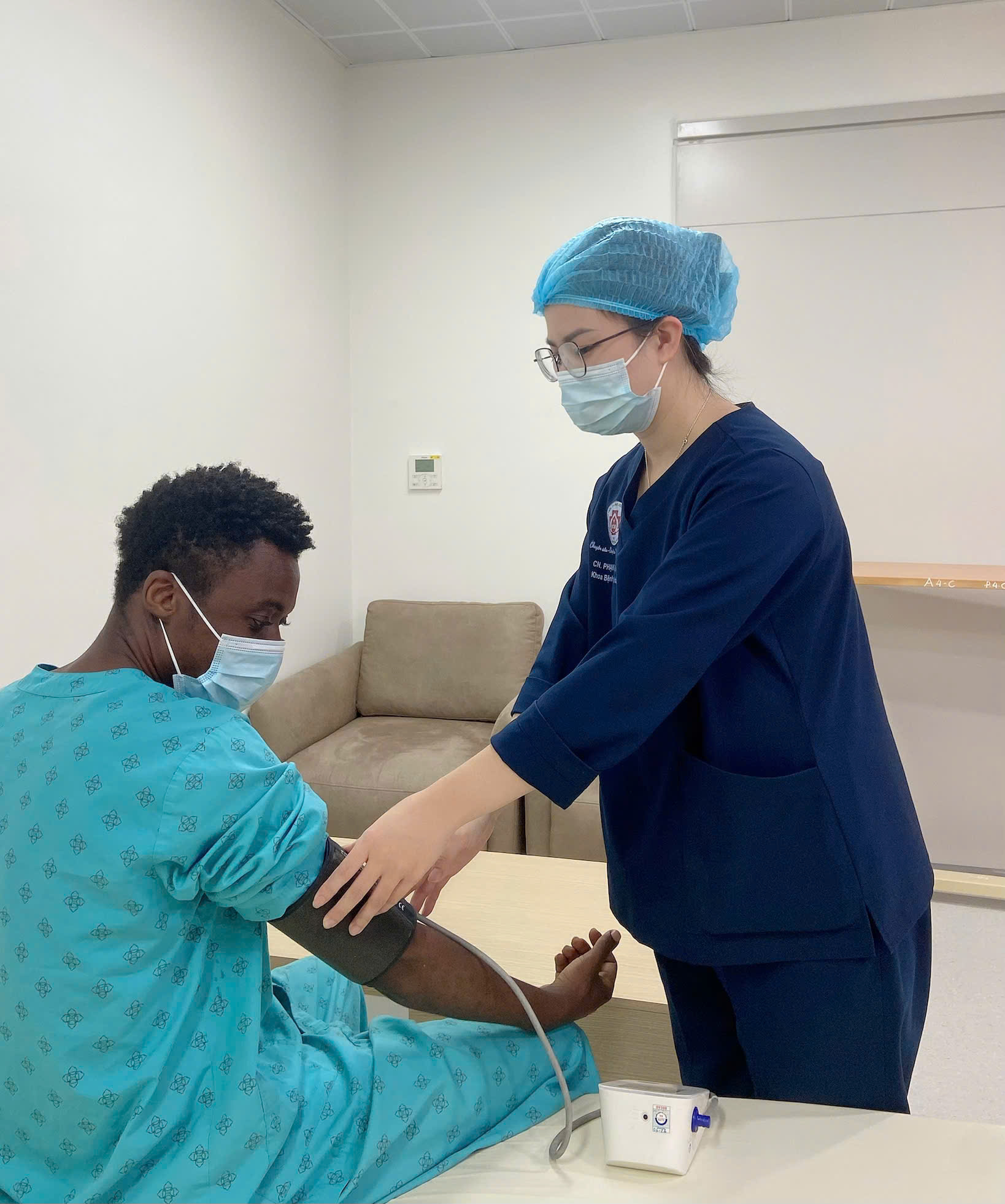 Người đàn ông sốt cao 40 độ, tổn thương gan, thận cấp tính vì căn bệnh ác tính mang từ quê nhà Nigeria về Việt Nam- Ảnh 1. Người đàn ông sốt cao 40 độ, tổn thương gan, thận cấp tính vì căn bệnh ác tính mang từ quê nhà Nigeria về Việt Nam- Ảnh 1.