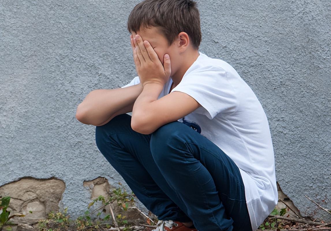 Bỏ hơn 1,5 tỷ đồng để “chạy” suất vào đại học cho con trai, sau 2 năm học, người đàn ông được giảng viên khuyên: “Hãy báo cảnh sát”- Ảnh 1.