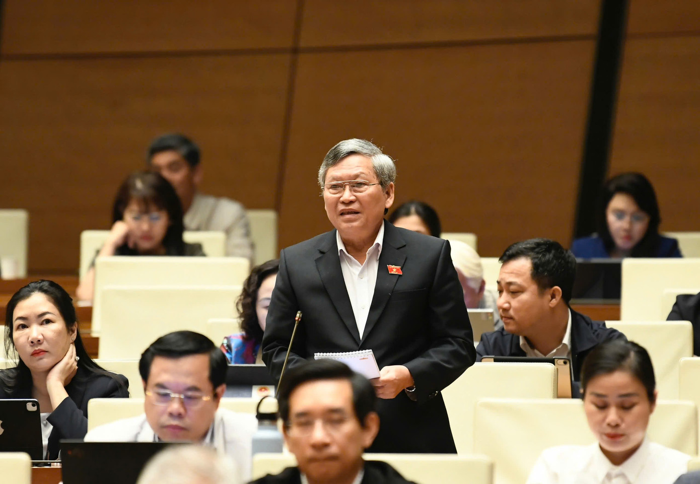 Đề nghị cấm sử dụng AI giả mạo khuôn mặt, giọng nói để xuyên tạc- Ảnh 2.