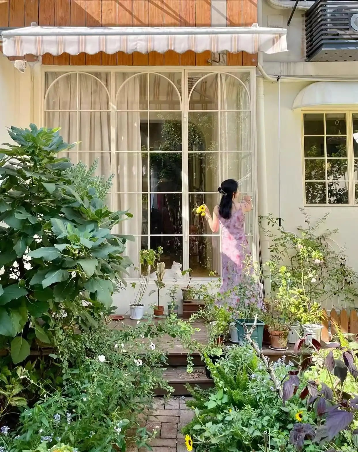 36 tuổi vẫn không kết hôn, người phụ nữ cải tạo đống đổ nát thành nhà đẹp như mộng: 36 tuổi vẫn không kết hôn, người phụ nữ cải tạo đống đổ nát thành nhà đẹp như mộng: