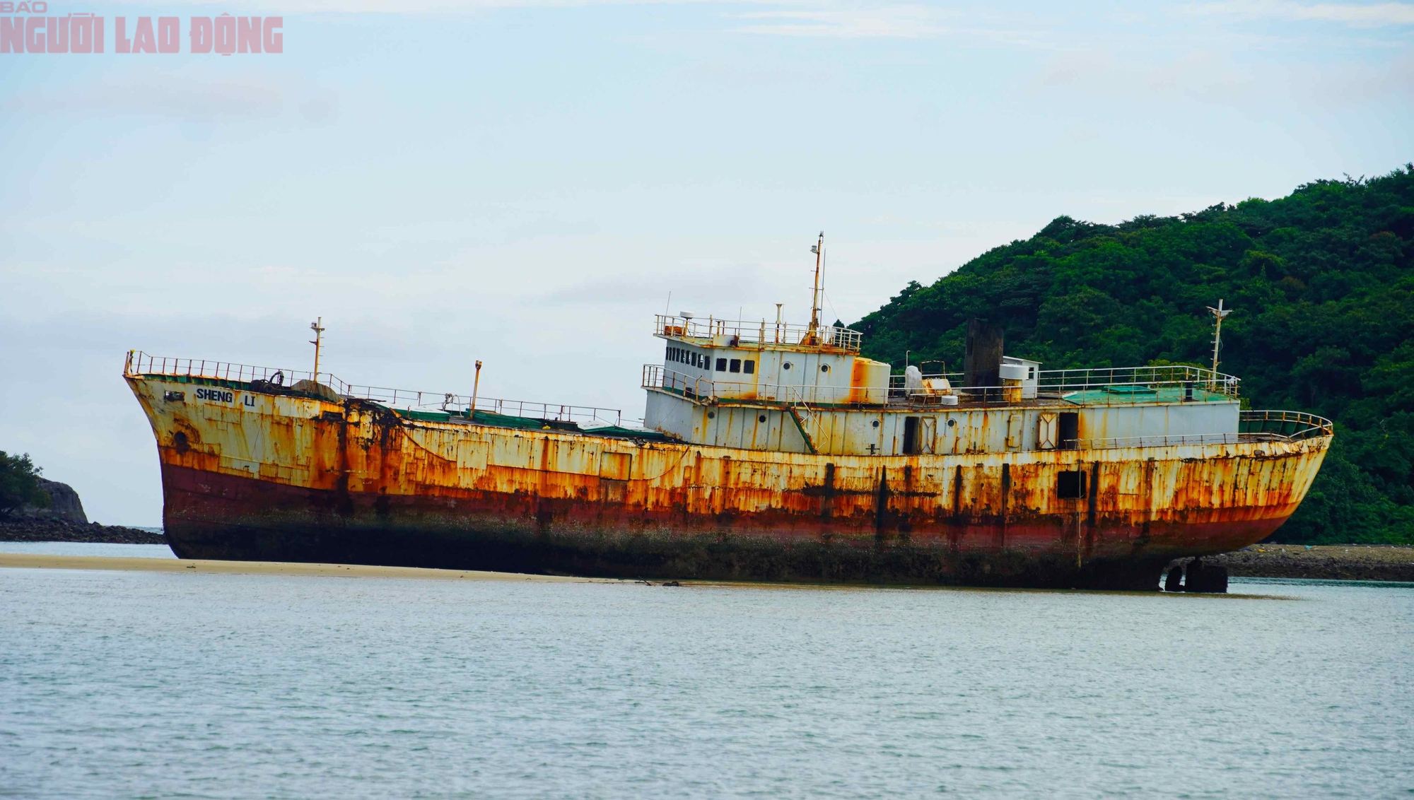 Tàu "Sheng Li" rời Côn Đảo, khép lại hành trình con tàu bỏ hoang từng gây sốt mạng xã hội- Ảnh 5. Tàu "Sheng Li" rời Côn Đảo, khép lại hành trình con tàu bỏ hoang từng gây sốt mạng xã hội- Ảnh 5.