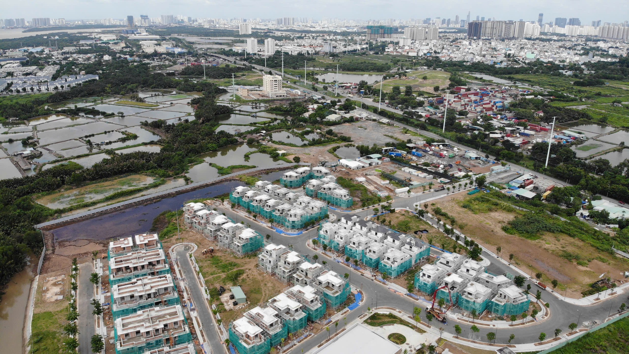 Phó Chủ tịch Nhà Khang Điền tặng mẹ 17,7 triệu cổ phiếu- Ảnh 1. Phó Chủ tịch Nhà Khang Điền tặng mẹ 17,7 triệu cổ phiếu- Ảnh 1.