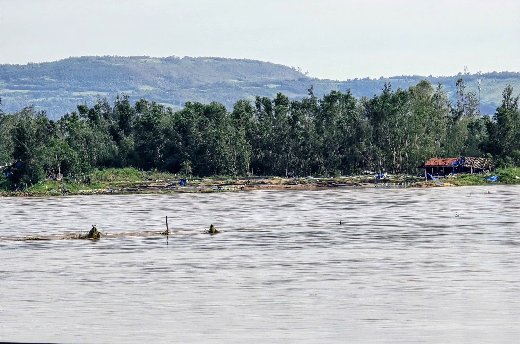 Cầu gỗ Ông Cọp "biến mất" sau bão số 13- Ảnh 1. Cầu gỗ Ông Cọp "biến mất" sau bão số 13- Ảnh 1.