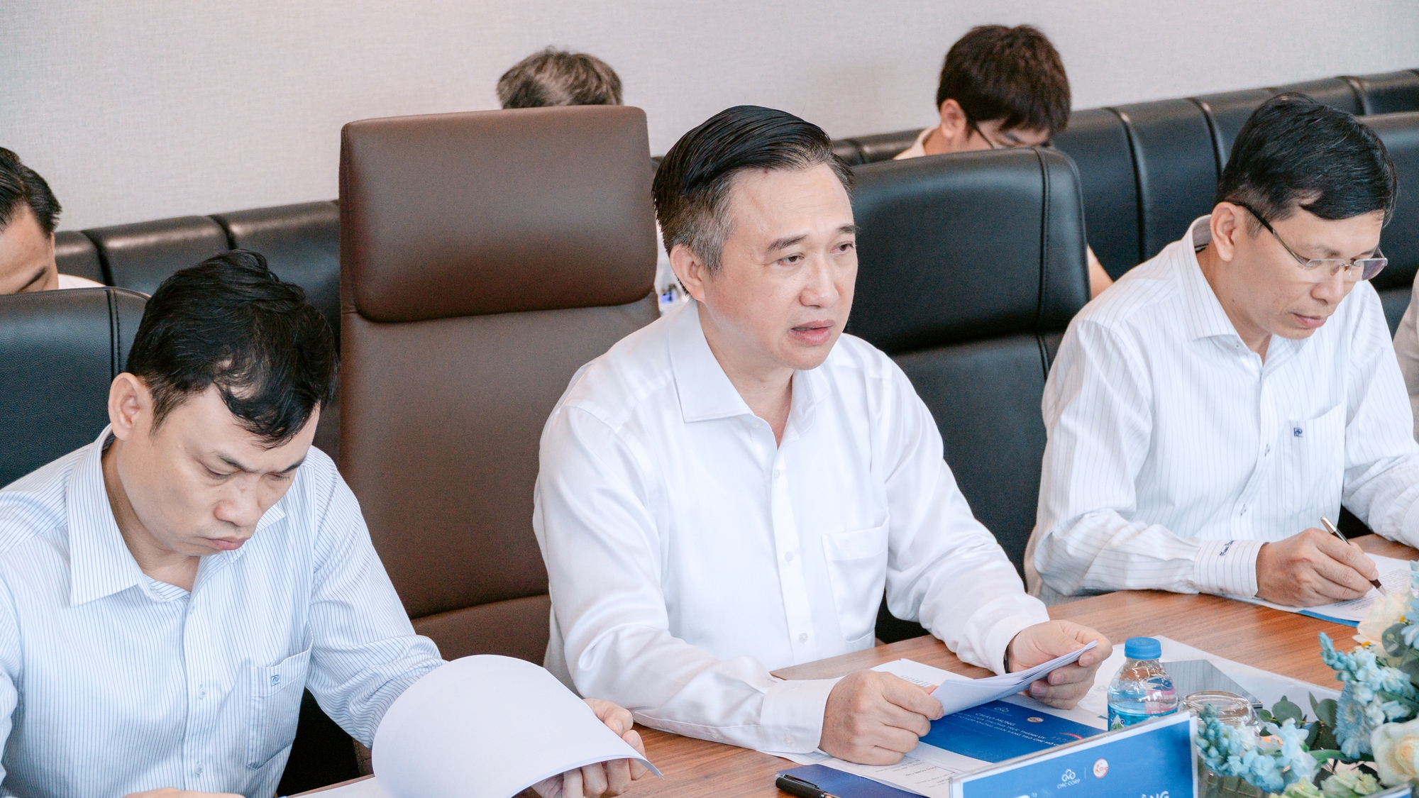 Thường trực Thành ủy TP.HCM làm việc tại CMC, nghe kiến nghị thúc đẩy hạ tầng số – nhân lực AI và cơ chế cho kinh tế tư nhân- Ảnh 2. Thường trực Thành ủy TP.HCM làm việc tại CMC, nghe kiến nghị thúc đẩy hạ tầng số – nhân lực AI và cơ chế cho kinh tế tư nhân- Ảnh 2.