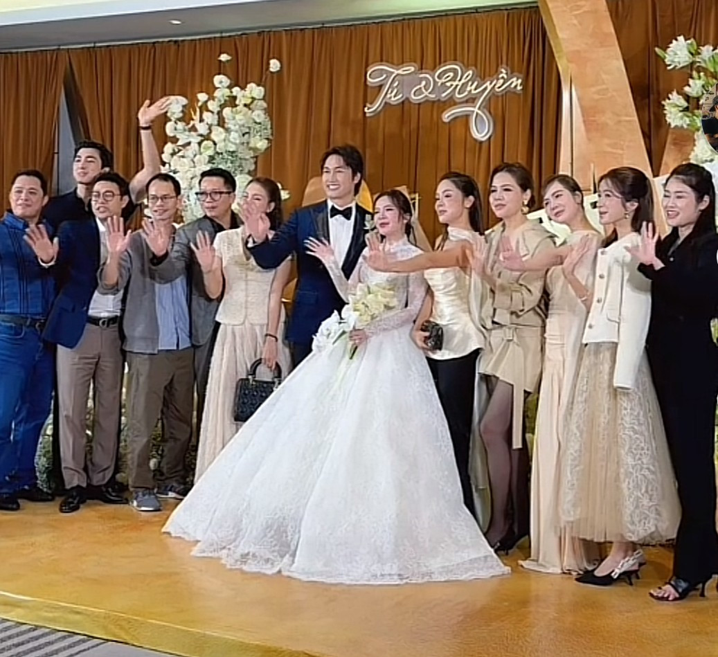 Ngọc Huyền liên tục khóc trong đám cưới với Đình Tú- Ảnh 3.