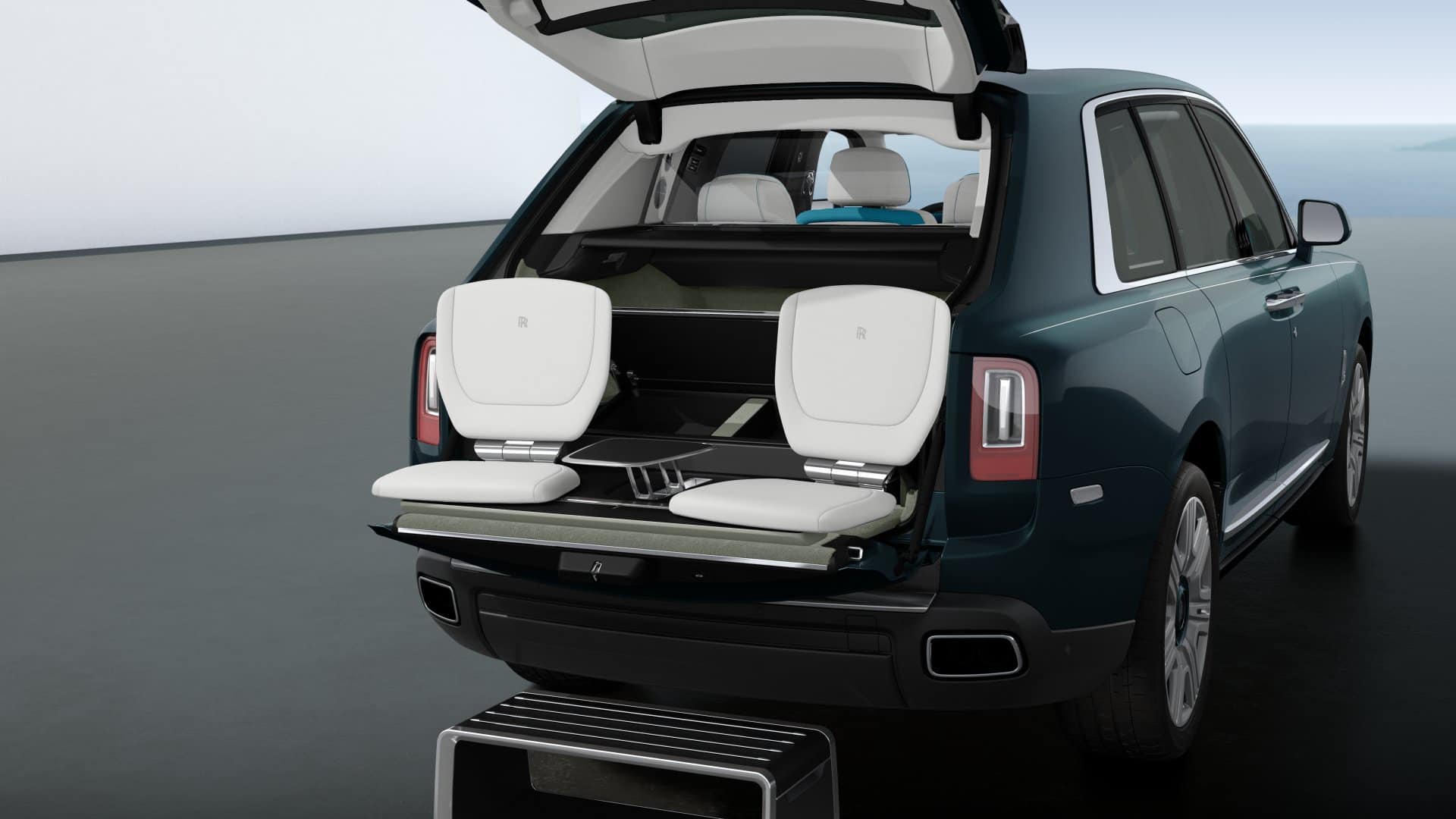 Sau 4 năm Nguyễn Quốc Vũ chi 80 tỷ mua Rolls-Royce cho Đoàn Di Băng, xe vẫn "biệt tăm"- Ảnh 4. Sau 4 năm Nguyễn Quốc Vũ chi 80 tỷ mua Rolls-Royce cho Đoàn Di Băng, xe vẫn "biệt tăm"- Ảnh 4.