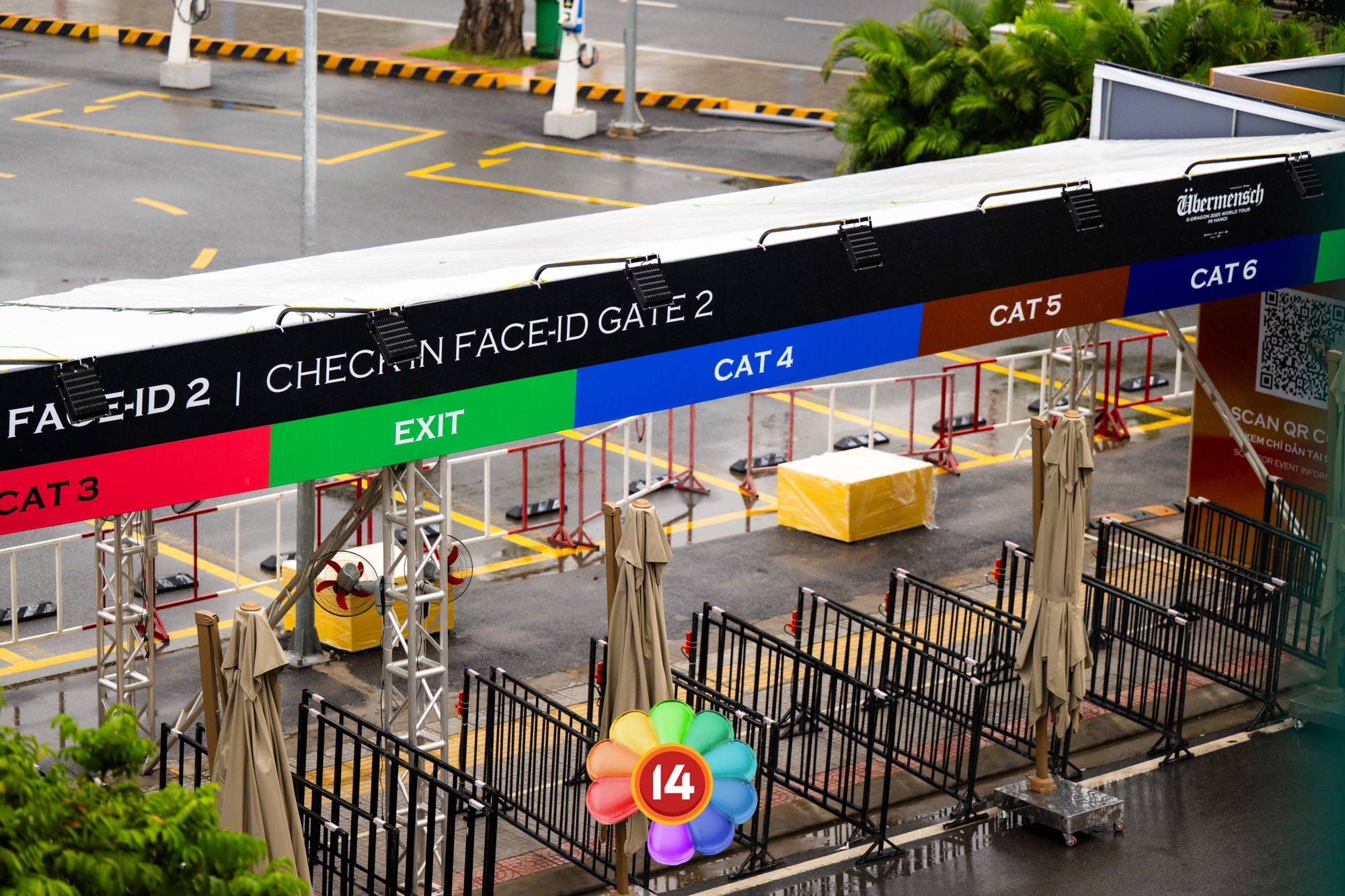 G-DRAGON tập duyệt chăm chỉ giữa trời mưa gió, tất cả đã hoàn thiện chờ fan Việt quẩy hết mình!- Ảnh 3. G-DRAGON tập duyệt chăm chỉ giữa trời mưa gió, tất cả đã hoàn thiện chờ fan Việt quẩy hết mình!- Ảnh 3.