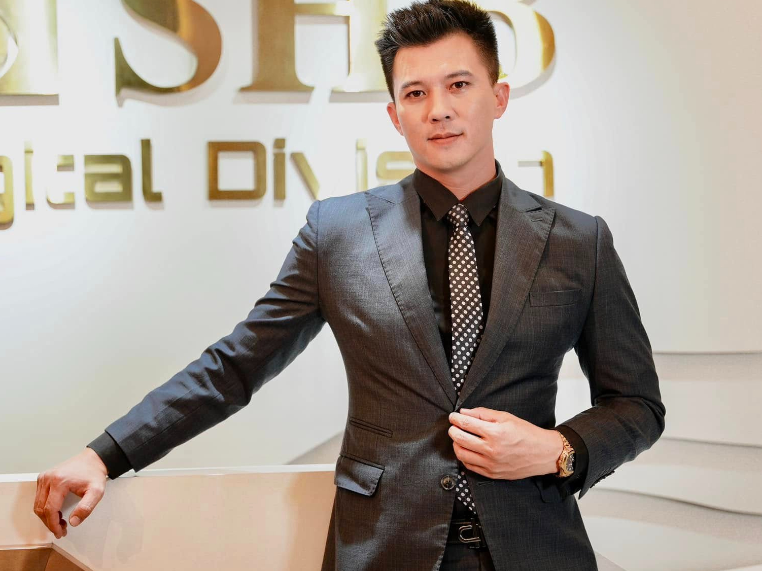 10 tổng tài đẹp nhất Việt Nam: Mạnh Trường chỉ xếp thứ 5, hạng 1 visual sát thương cực mạnh- Ảnh 4. 10 tổng tài đẹp nhất Việt Nam: Mạnh Trường chỉ xếp thứ 5, hạng 1 visual sát thương cực mạnh- Ảnh 4.