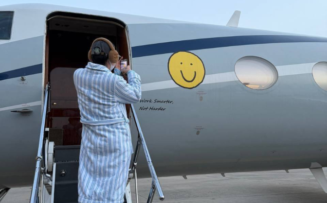 Cận cảnh chuyên cơ đưa G-Dragon sang Việt Nam: Sang trọng "đậm mùi tiền", được các tỷ phú và sao hạng S tin dùng!- Ảnh 2. Cận cảnh chuyên cơ đưa G-Dragon sang Việt Nam: Sang trọng "đậm mùi tiền", được các tỷ phú và sao hạng S tin dùng!- Ảnh 2.