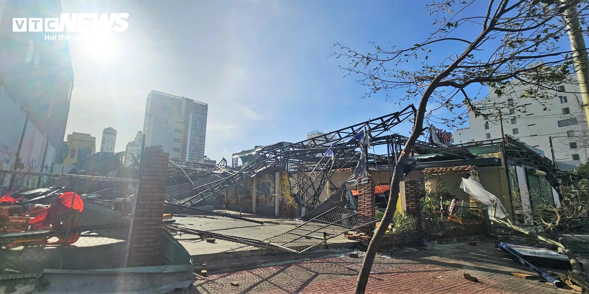 Sáng nay, Quy Nhơn thức dậy trong hoang tàn- Ảnh 4.