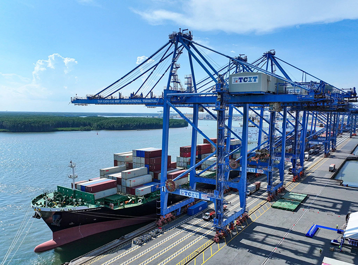 Cụm cảng Cái Mép - Thị Vải: Điểm sáng cảng biển xanh trong khu vực- Ảnh 1.