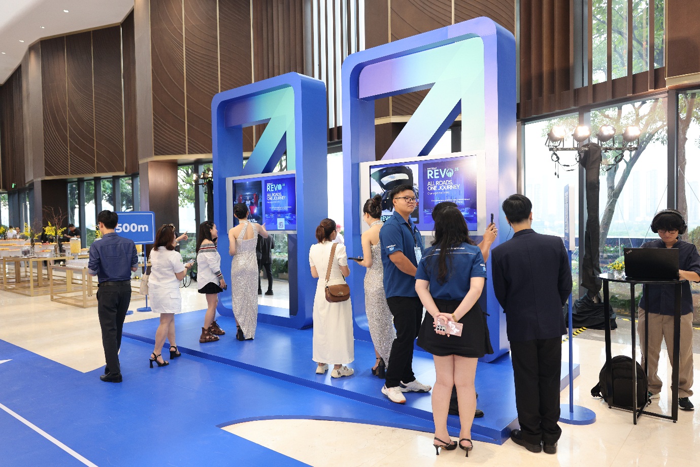 Vietmap ra mắt bộ đôi camera hành trình mới tại sự kiện REVO 25- Ảnh 1. Vietmap ra mắt bộ đôi camera hành trình mới tại sự kiện REVO 25- Ảnh 1.