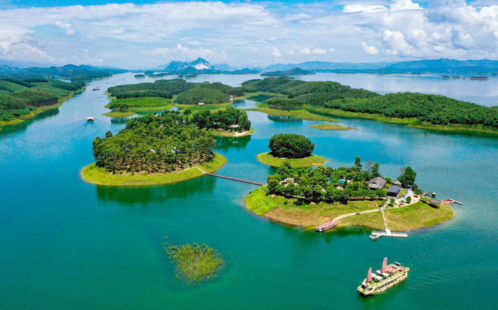 photo-1762489384566 photo-1762489384566