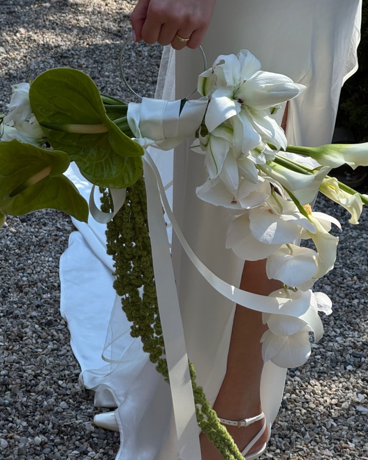 Bó hoa cưới 1,2 triệu “khổ nhất mạng xã hội”: 1 người chê, vạn người tranh cãi- Ảnh 5.