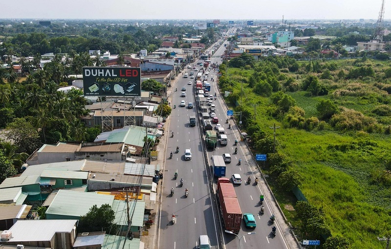 Thành phố giàu nhất Việt Nam sắp mở rộng gấp 3 lần tuyến quốc lộ dài nhất cả nước thành đại lộ 10 - 12 làn xe, khởi công vào năm sau- Ảnh 1. Thành phố giàu nhất Việt Nam sắp mở rộng gấp 3 lần tuyến quốc lộ dài nhất cả nước thành đại lộ 10 - 12 làn xe, khởi công vào năm sau- Ảnh 1.