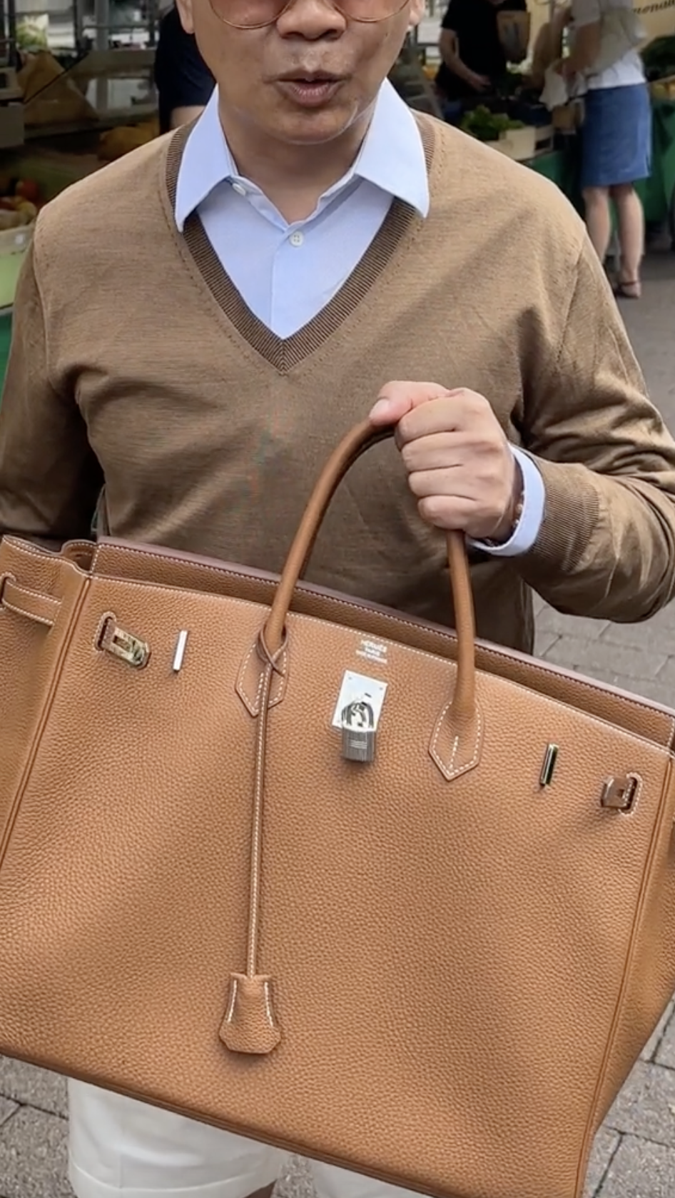 Thái Công nói gì về túi Hermès giả?- Ảnh 2. Thái Công nói gì về túi Hermès giả?- Ảnh 2.