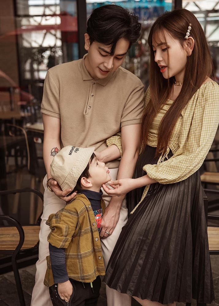 Hôn nhân của nữ ca sĩ một lần đò, có con riêng, lấy chồng mới kém 10 tuổi, cực điển trai- Ảnh 2. Hôn nhân của nữ ca sĩ một lần đò, có con riêng, lấy chồng mới kém 10 tuổi, cực điển trai- Ảnh 2.