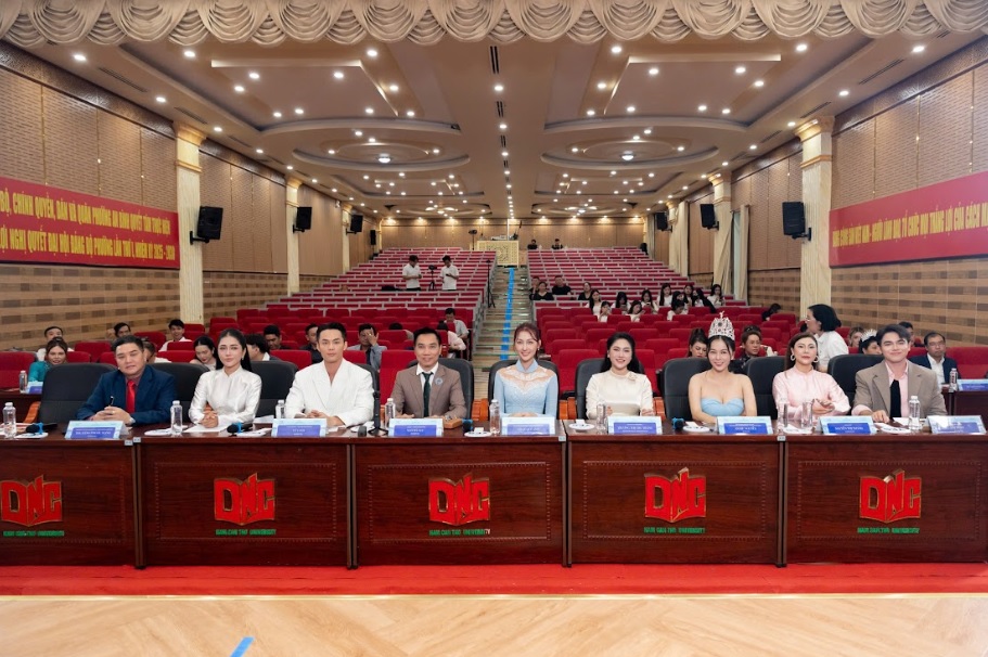 Nhan sắc 'không phải dạng vừa' của nữ sinh miền Tây trong vòng casting cuộc thi Hoa hậu Sinh viên Hòa bình Việt Nam 2025- Ảnh 1. Nhan sắc 'không phải dạng vừa' của nữ sinh miền Tây trong vòng casting cuộc thi Hoa hậu Sinh viên Hòa bình Việt Nam 2025- Ảnh 1.