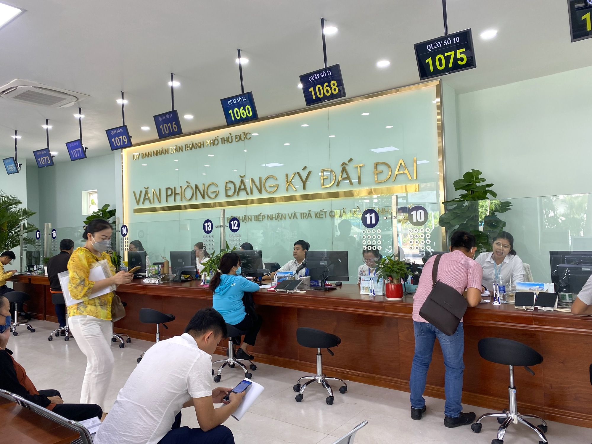 TP HCM: Văn phòng Đăng ký đất đai hoàn trả hàng trăm triệu chuyển nhầm- Ảnh 1. TP HCM: Văn phòng Đăng ký đất đai hoàn trả hàng trăm triệu chuyển nhầm- Ảnh 1.