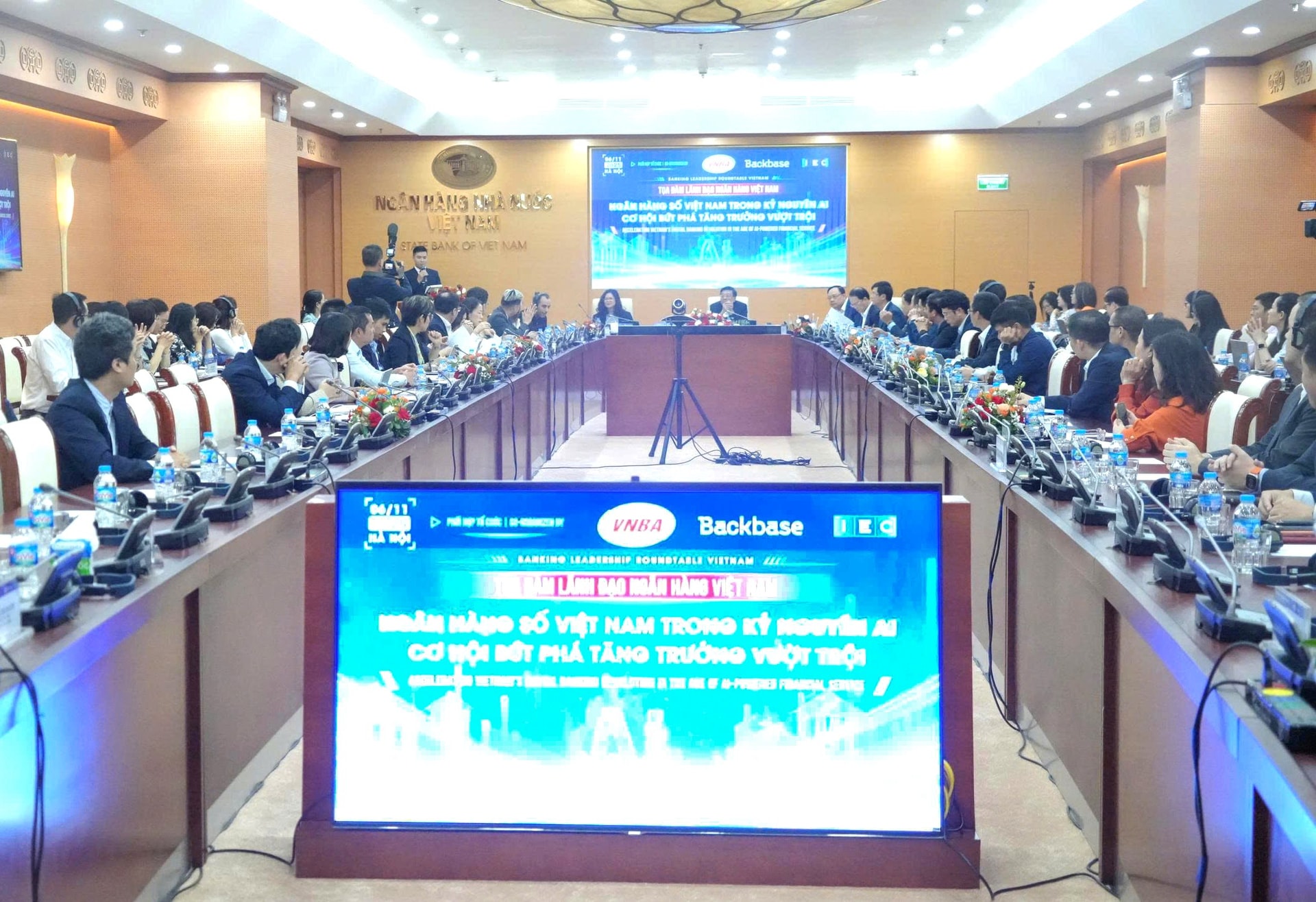 TS. Nguyễn Quốc Hùng: Biến AI thành năng lực để bứt phá năng suất, chất lượng dịch vụ và năng lực cạnh tranh- Ảnh 1. TS. Nguyễn Quốc Hùng: Biến AI thành năng lực để bứt phá năng suất, chất lượng dịch vụ và năng lực cạnh tranh- Ảnh 1.