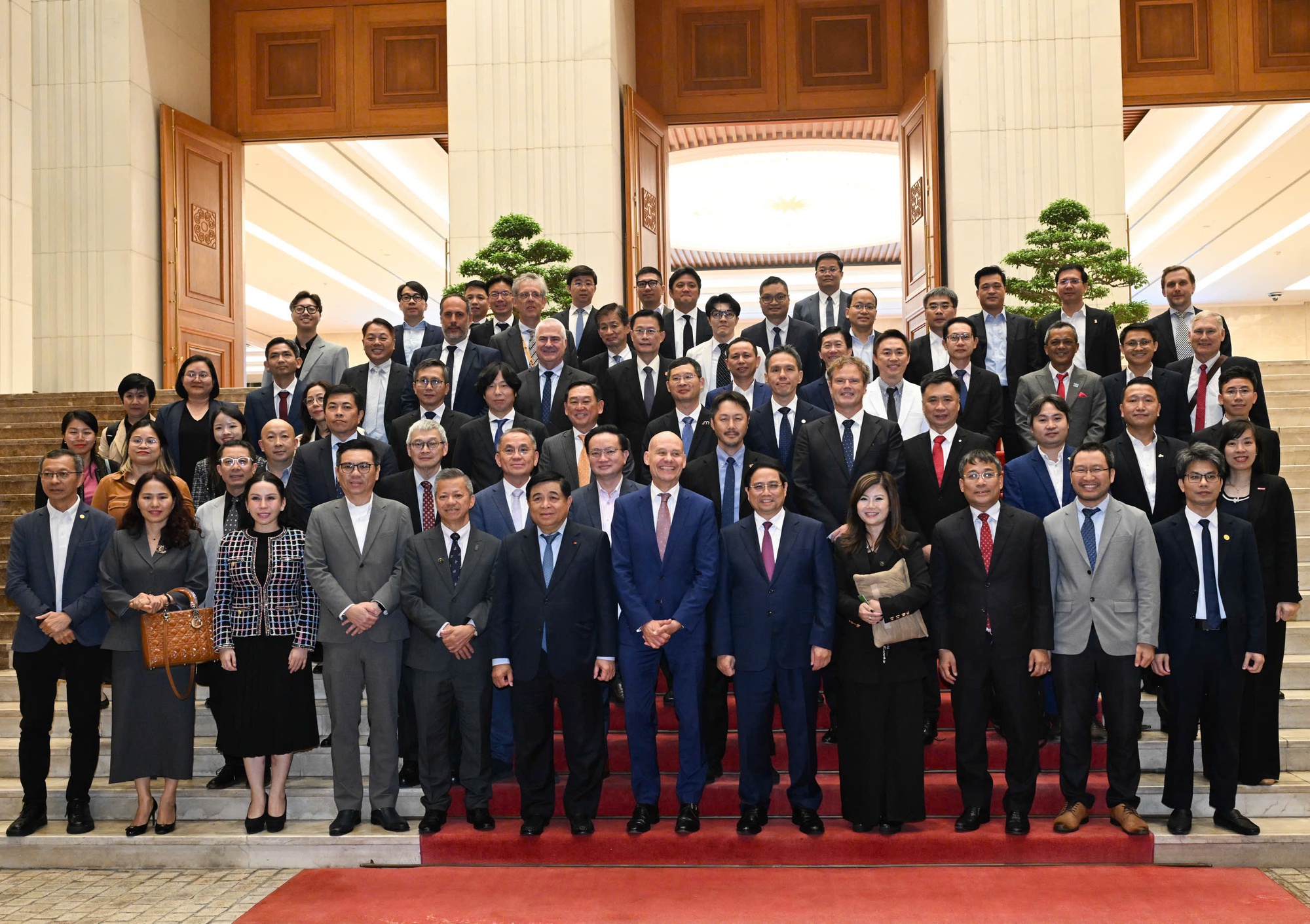 Thủ tướng Phạm Minh Chính: Việt Nam phấn đấu có nhà máy chip bán dẫn đầu tiên vào năm 2026- Ảnh 5.