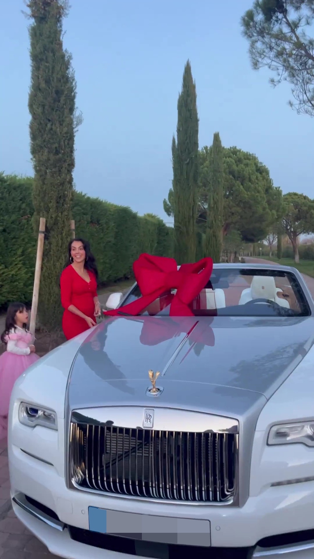 Tin được không: Ronaldo không nhớ nổi mình có bao nhiêu chiếc xe trong BST siêu xe 700 tỷ đáng gờm nhất thế giới- Ảnh 4.