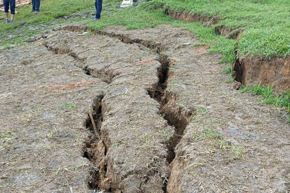 Di dời khẩn cấp 70 hộ dân vì hồ thủy lợi chứa 1,3 triệu m³ nước có nguy cơ vỡ- Ảnh 3.