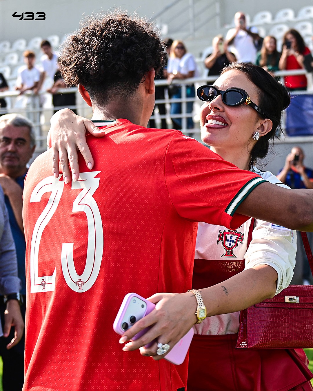 Ronaldo tặng con trai 15 tuổi siêu xe Lamborghini hơn 7 tỷ- Ảnh 5. Ronaldo tặng con trai 15 tuổi siêu xe Lamborghini hơn 7 tỷ- Ảnh 5.