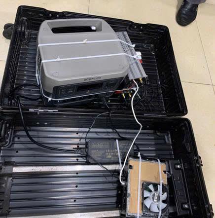 Bắt quả tang “vật thể lạ” trong vali du khách nước ngoài, hé lộ chiêu lừa công nghệ cao mới tại Hà Nội- Ảnh 1. Bắt quả tang “vật thể lạ” trong vali du khách nước ngoài, hé lộ chiêu lừa công nghệ cao mới tại Hà Nội- Ảnh 1.