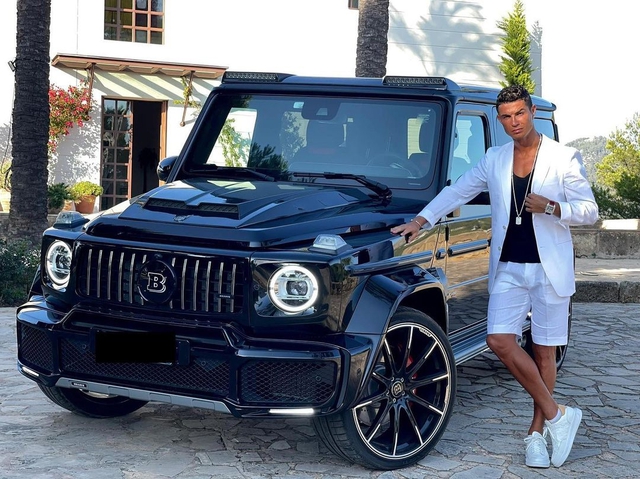 Tin được không: Ronaldo không nhớ nổi mình có bao nhiêu chiếc xe trong BST siêu xe 700 tỷ đáng gờm nhất thế giới- Ảnh 2.