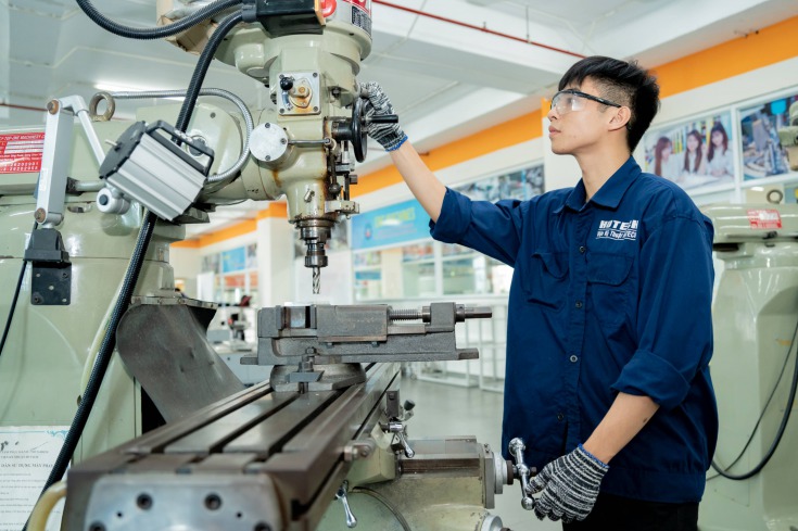 5 nghề 'ăn chắc mặc bền' cho dân khối A: Lương có thể chạm 70 triệu đồng/tháng, thị trường đang “khát” nhân lực- Ảnh 3. 5 nghề 'ăn chắc mặc bền' cho dân khối A: Lương có thể chạm 70 triệu đồng/tháng, thị trường đang “khát” nhân lực- Ảnh 3.